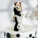 Cake topper con sposi abbracciati