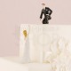 Cake topper con sposo in ginocchio