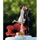 Cake topper con bacio tra sposini