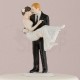 Cake topper con sposa in braccio allo sposo