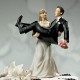 Cake topper sposo in braccio alla sposa