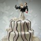 Cake topper sposo in braccio alla sposa