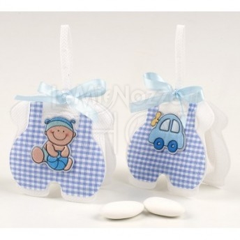 Sacchettino azzurro con bebè e macchinetta 3 confetti