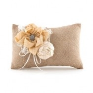 Cuscino portafedi dallo stile romantic chic