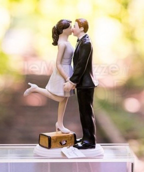 Cake topper sposi in viaggio con bacio 