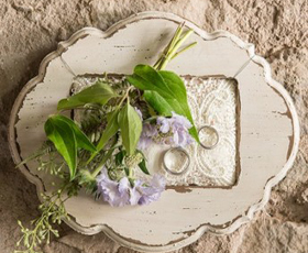 Cuscino portafedi di lino bianco stile vintage
