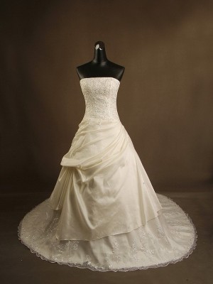 Abito da sposa classico Mod. Maria Luigia